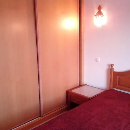 Nearby Modern W 2 Bedrooms