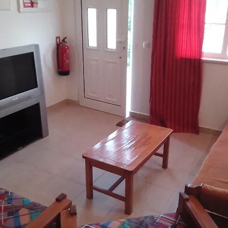 Nearby Modern W 2 Bedrooms Αλμπουφέιρα